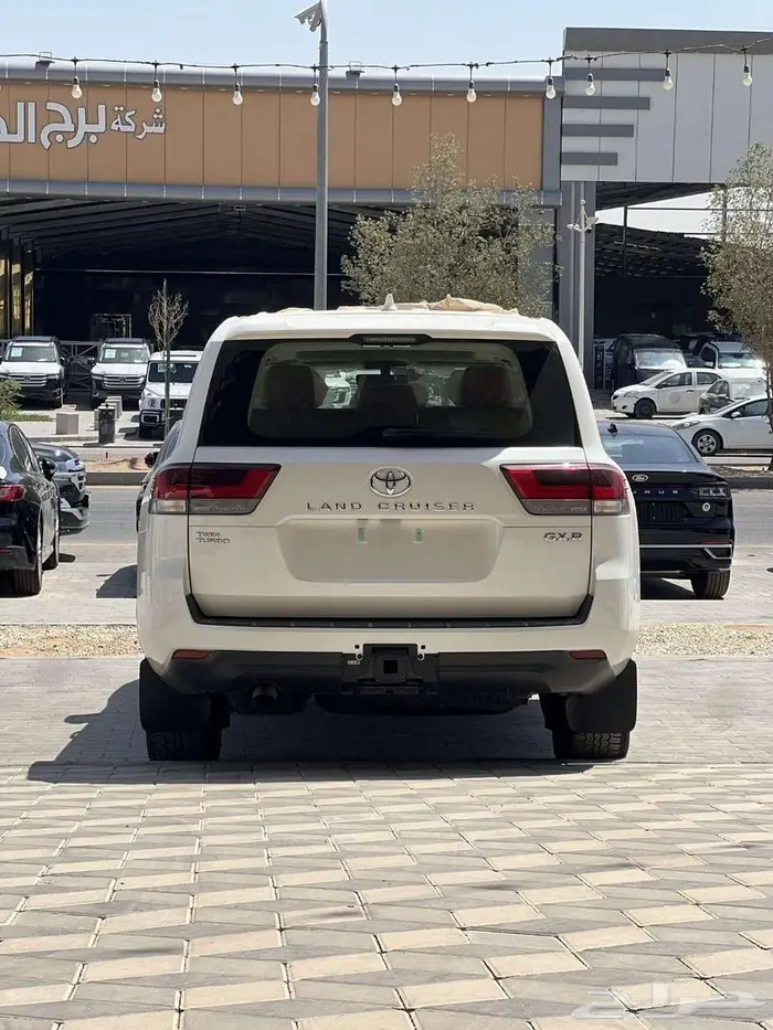 لاندكروزر جي اكس ار ال2 2025 ابيض بريمي كاش - اقساط 5