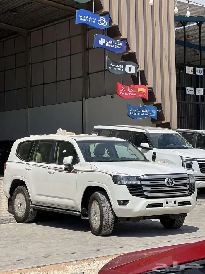 لاندكروزر جي اكس ار ال2 2025 ابيض بريمي كاش - اقساط 0