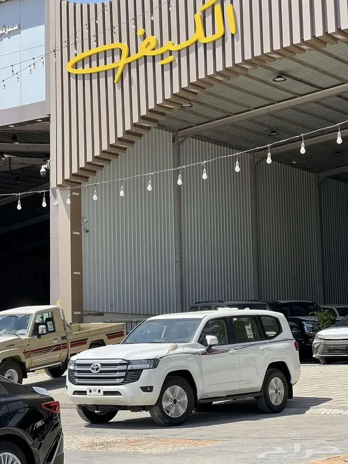 لاندكروزر جي اكس ار ال2 2025 ابيض بريمي كاش - اقساط 3