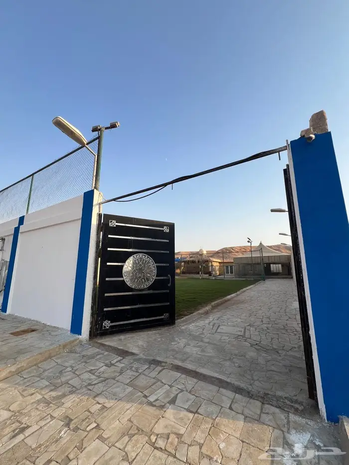 شالية بمسبح وملعب قدم وطائرة 8