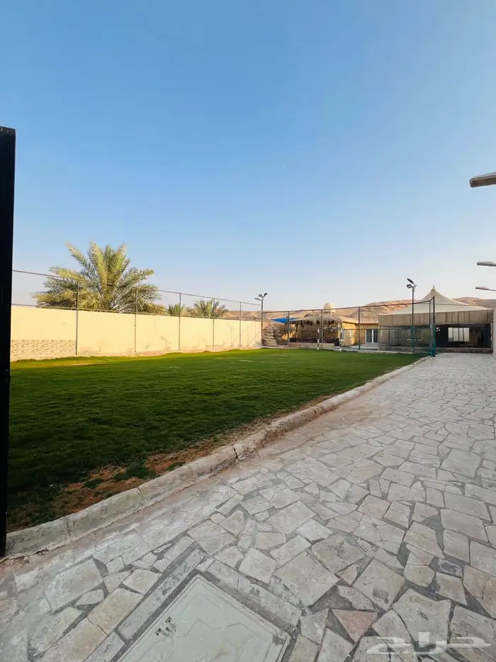 شالية بمسبح وملعب قدم وطائرة 9