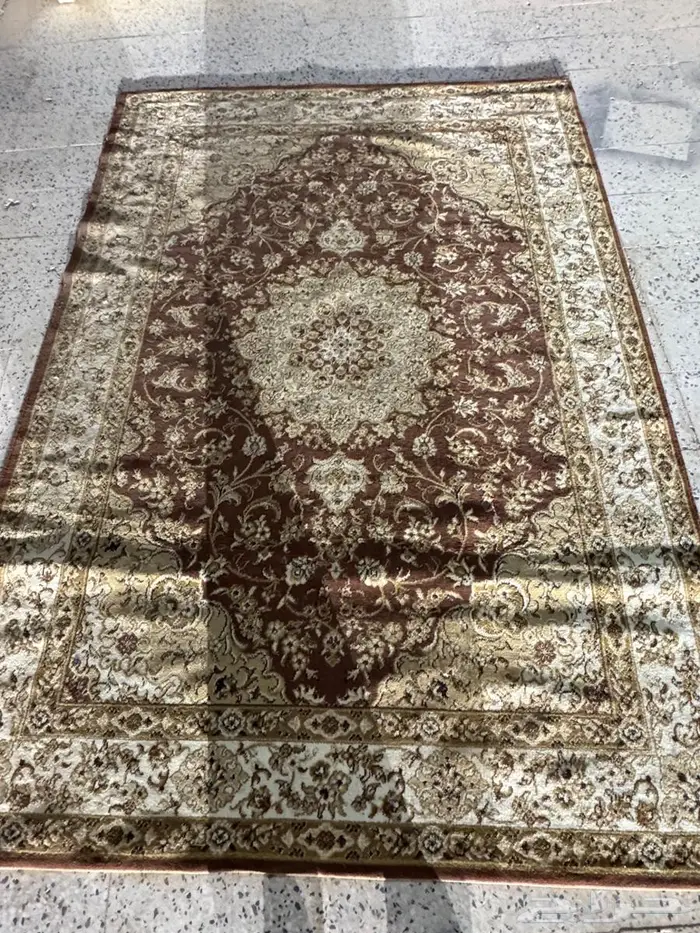 للبيع استاندات عرض اكسسوارت وموكيت وأسره نوم وكراسي مودرن 5