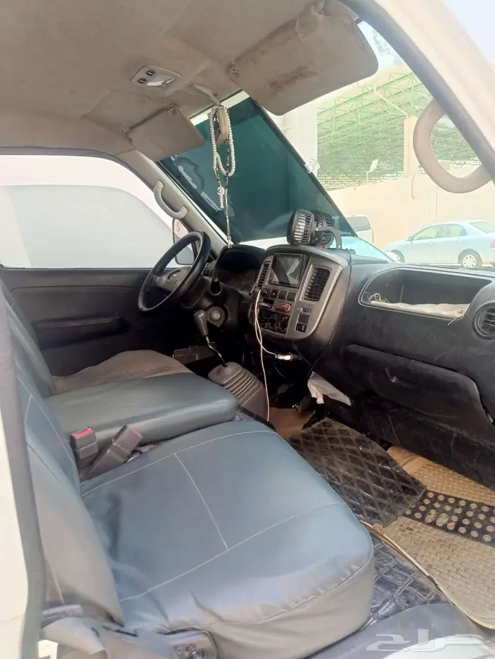 Nissan uruvan 2010 3