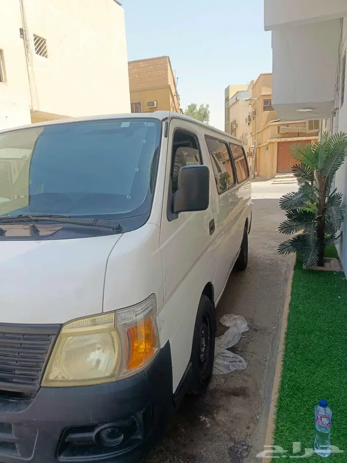 Nissan uruvan 2010 1