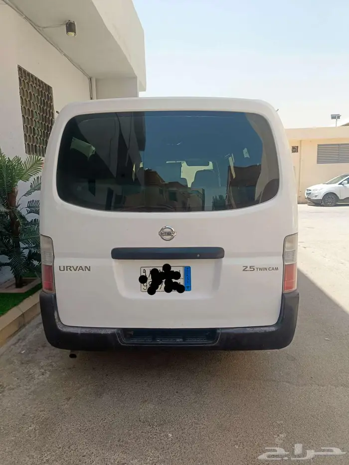 Nissan uruvan 2010 5