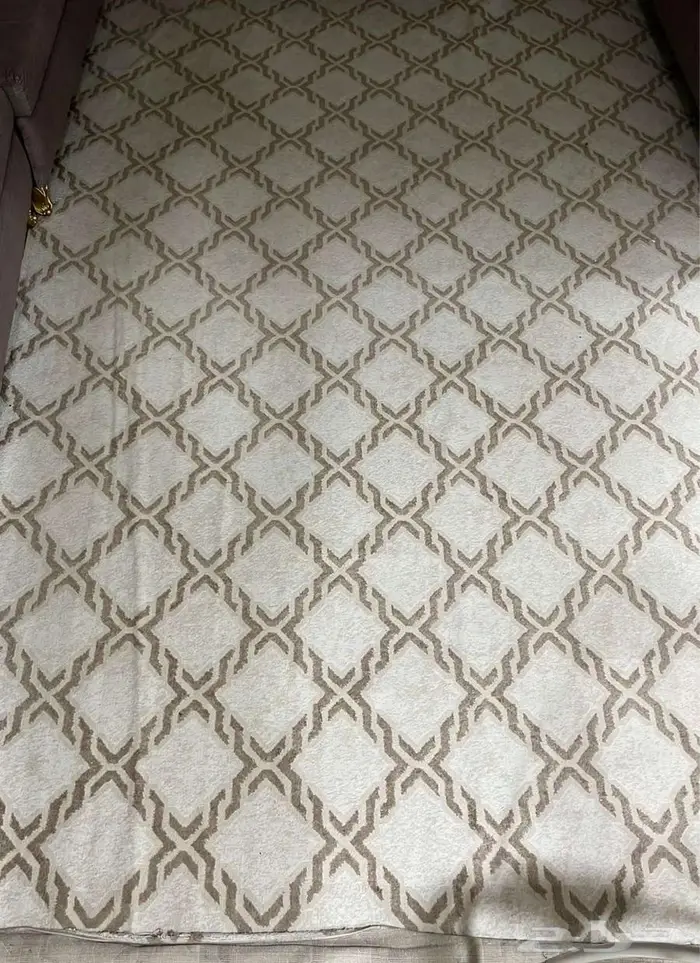 طاولة مع كراسي 1