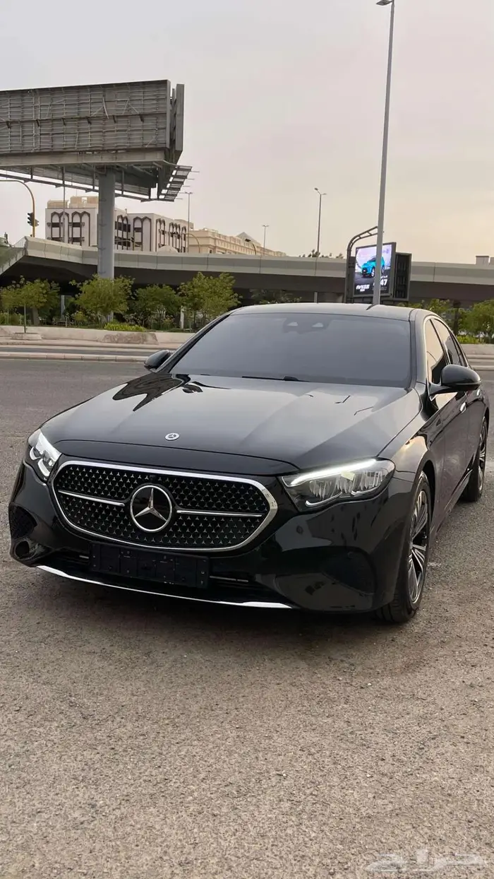 مرسيدس E 200 2024 فل 3