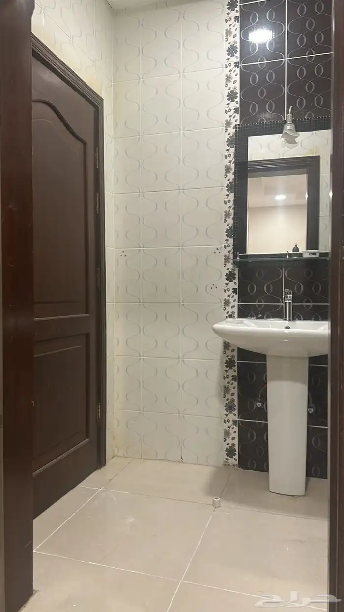 شقة للايجار اربع غرف وصاله 4