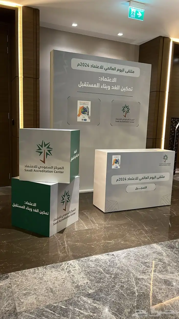 باك_دروب_طاولات_عرض_بوكس_فوركس_لاما_ستاند_ستيكر 35