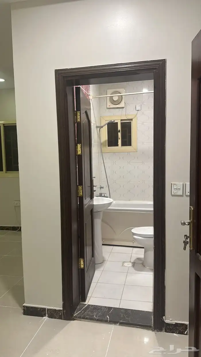 شقة للايجار اربع غرف وصاله 3