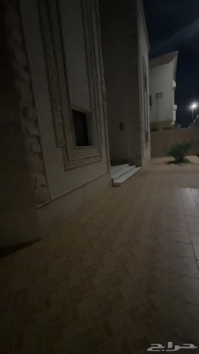 للبيع فيلا ومخطط ثلاث شقق 0