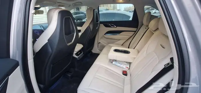 Hongqi HS3 2