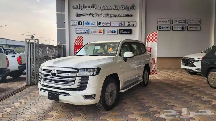 تويوتا لاندكروزر L4 بنزين ابيض 2025 0