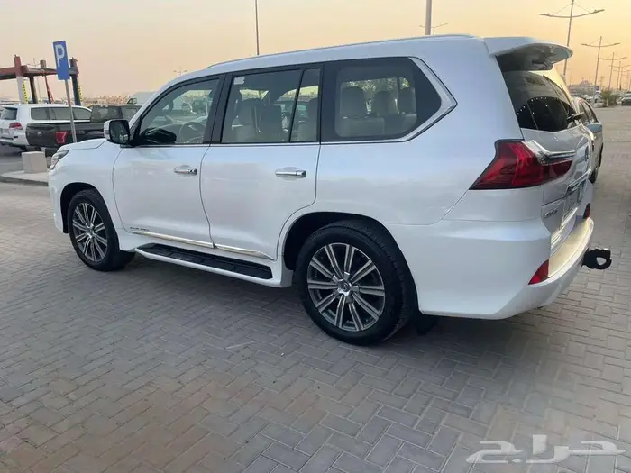 لكزس LX -570 سعودي 2017 فل كامل 6