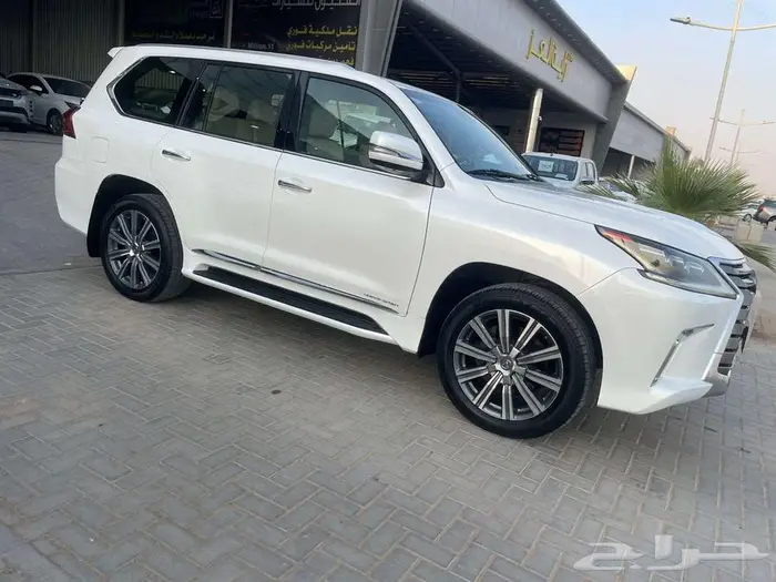 لكزس LX -570 سعودي 2017 فل كامل 3