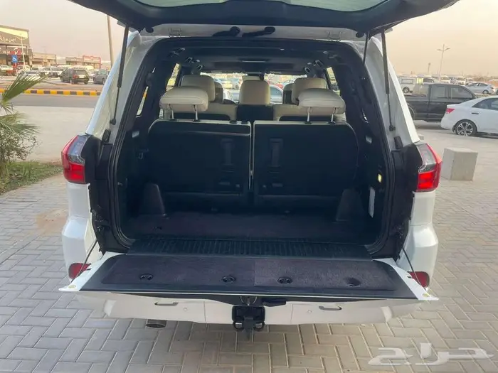 لكزس LX -570 سعودي 2017 فل كامل 9