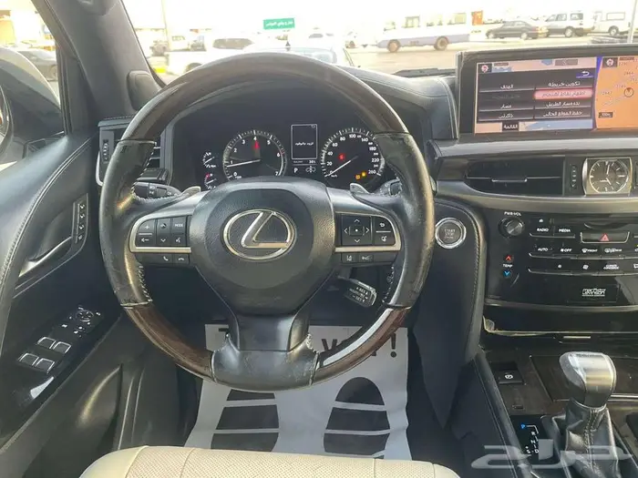 لكزس LX -570 سعودي 2017 فل كامل 24