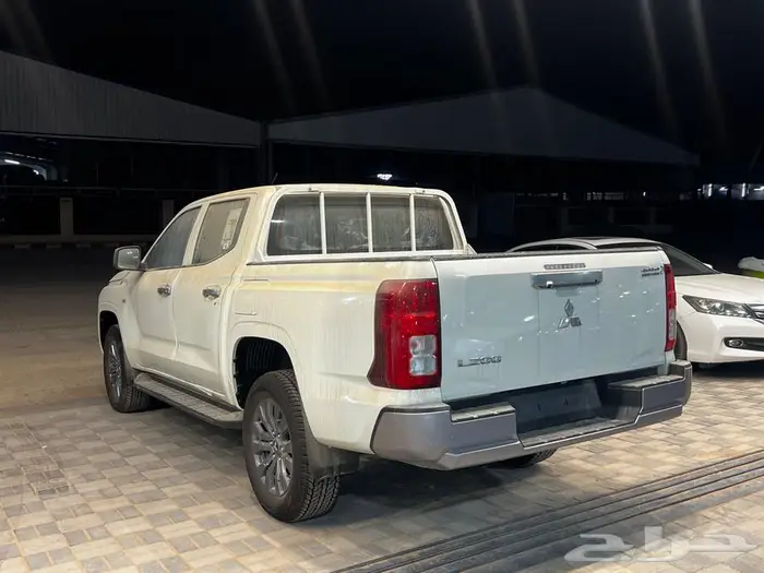 ميتسوبيشي L200 غمارتين دبل نص فل اوتوماتيك 2024 6