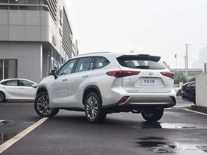 تويوتا هايلندر 2024 2.0T AWD بسعر تنافسي 1