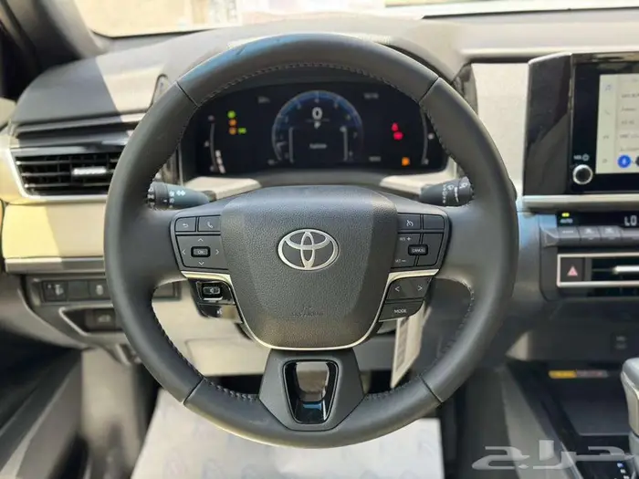 تويوتا كامري LE بنزين 2025 4