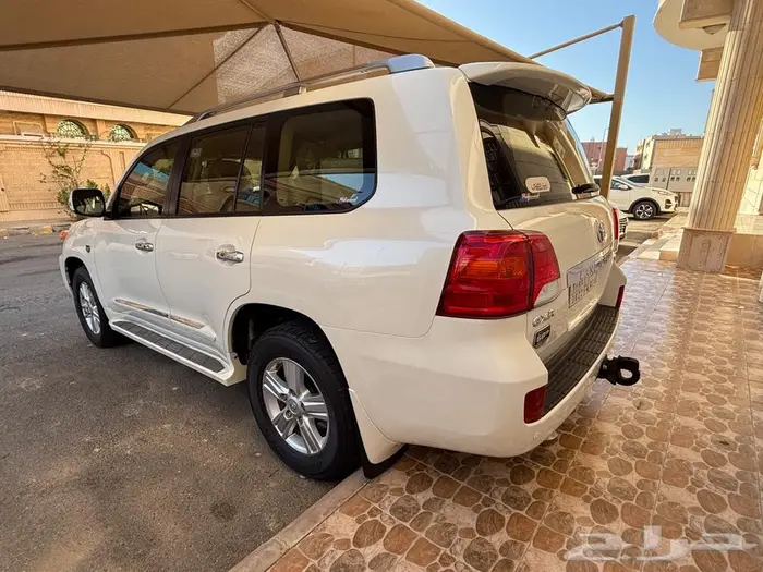 لاندكروزر فل كامل مخزن العداد 35 الف 6