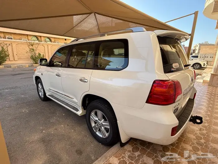 لاندكروزر فل كامل مخزن العداد 35 الف 7