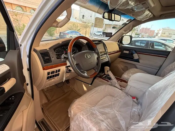 لاندكروزر فل كامل مخزن العداد 35 الف 3