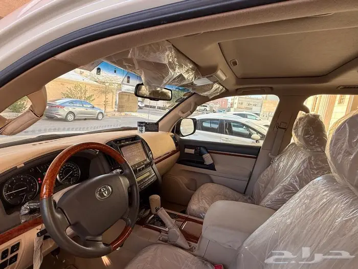 لاندكروزر فل كامل مخزن العداد 35 الف 12
