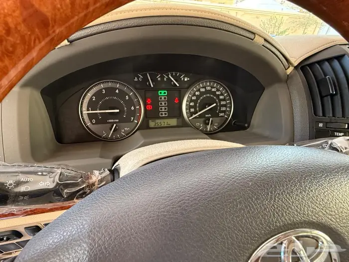 لاندكروزر فل كامل مخزن العداد 35 الف 4