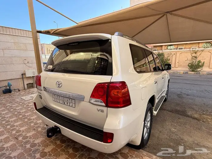 لاندكروزر فل كامل مخزن العداد 35 الف 2