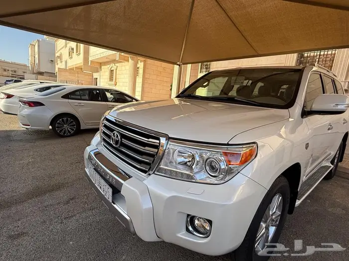 لاندكروزر فل كامل مخزن العداد 35 الف 14