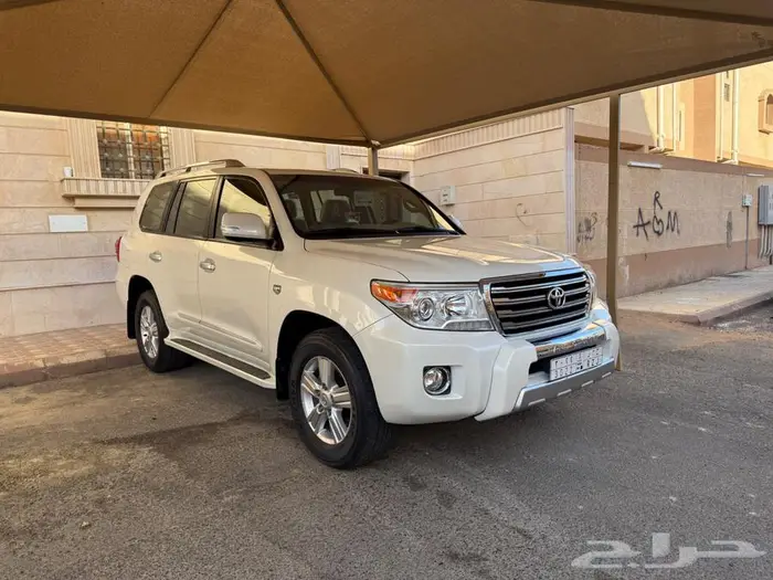 لاندكروزر فل كامل مخزن العداد 35 الف 0