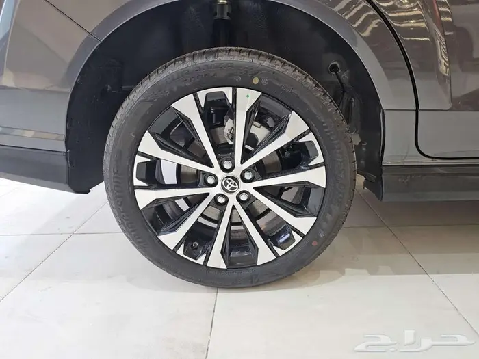 تويوتا فيلوز GLX 2025 3