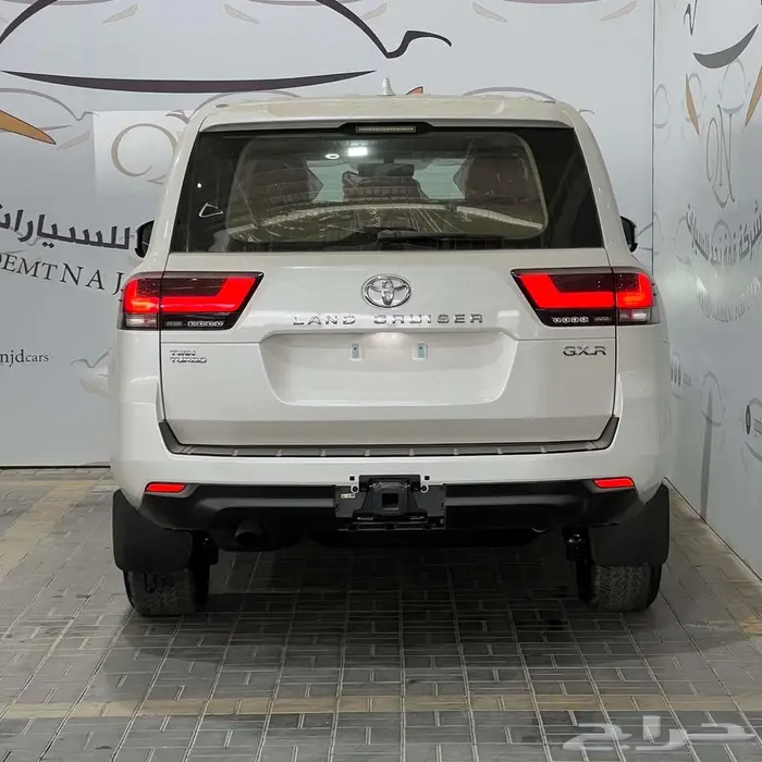 لاندكروزر GXR رقم 1 دبل بنزين تماتيك بريمي 2025 3