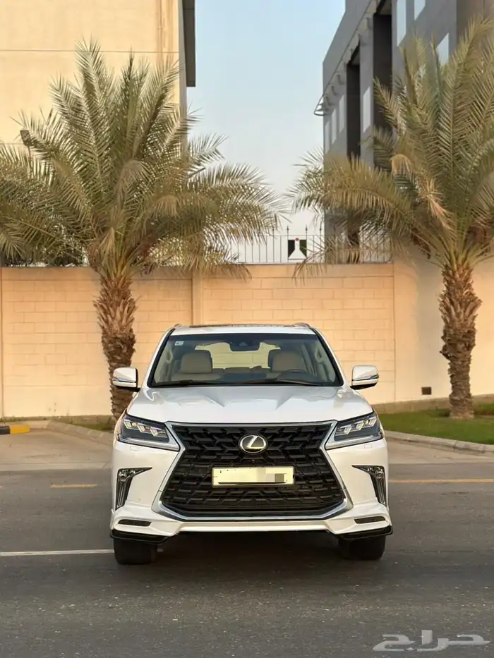 لكزس LX570 2021 1