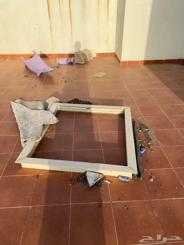 طيق وثلاجة واغراض كثيره 8