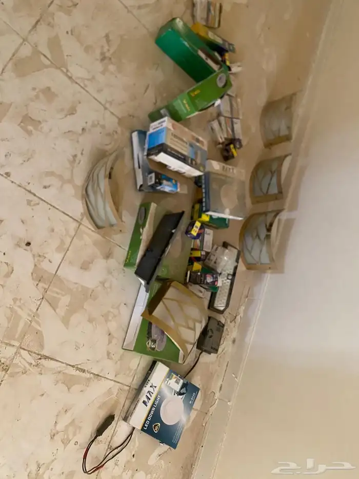 طيق وثلاجة واغراض كثيره 4