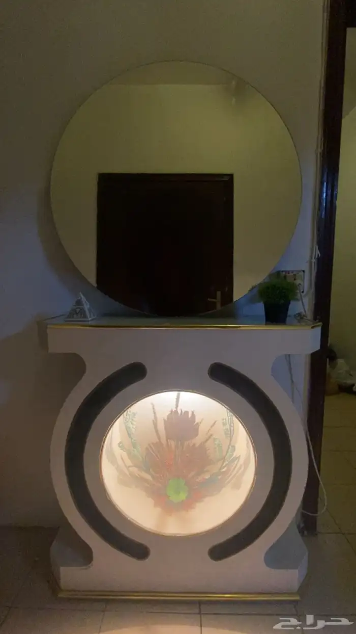 سجاد ومكتب سفرة ومكتبة وتسريحة 0