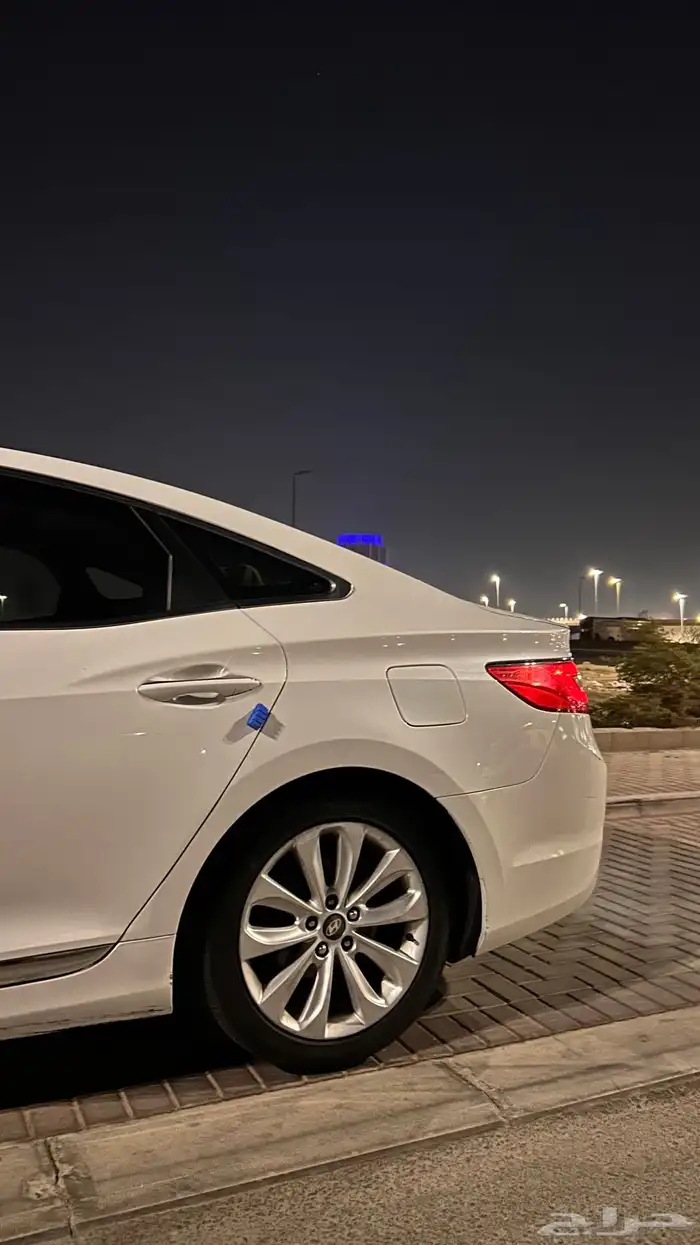 سيارة أزيرا 3