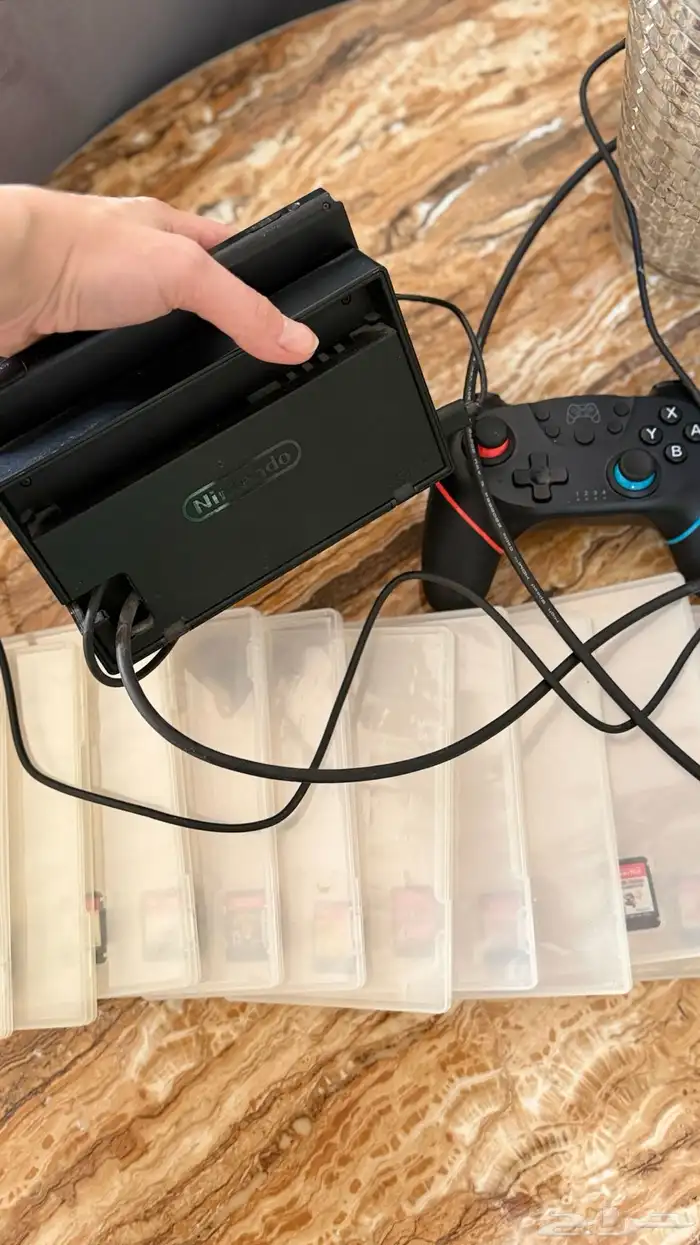 للبيع نينتندو سويتش 1 نظيف جدا  بدون مشاكل مع ملحقاته 2