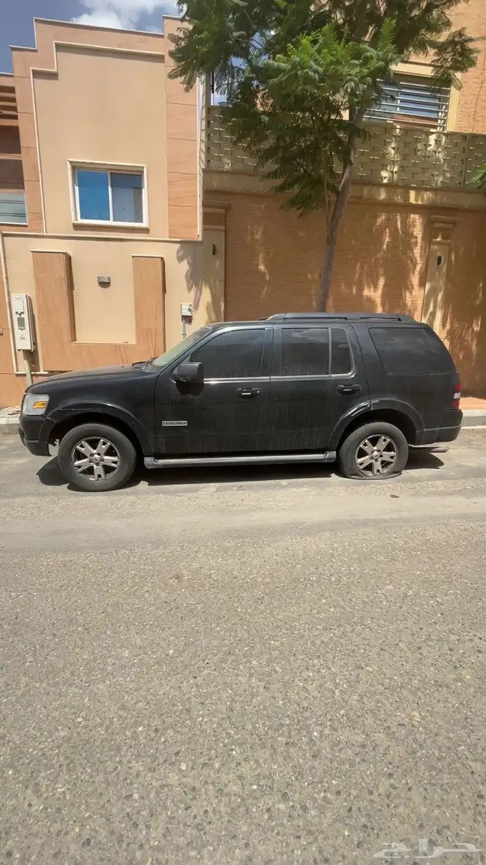 اكسبلورر ممشى 350لون اسود مرشوش كامل وفيه دقات نص فل 2