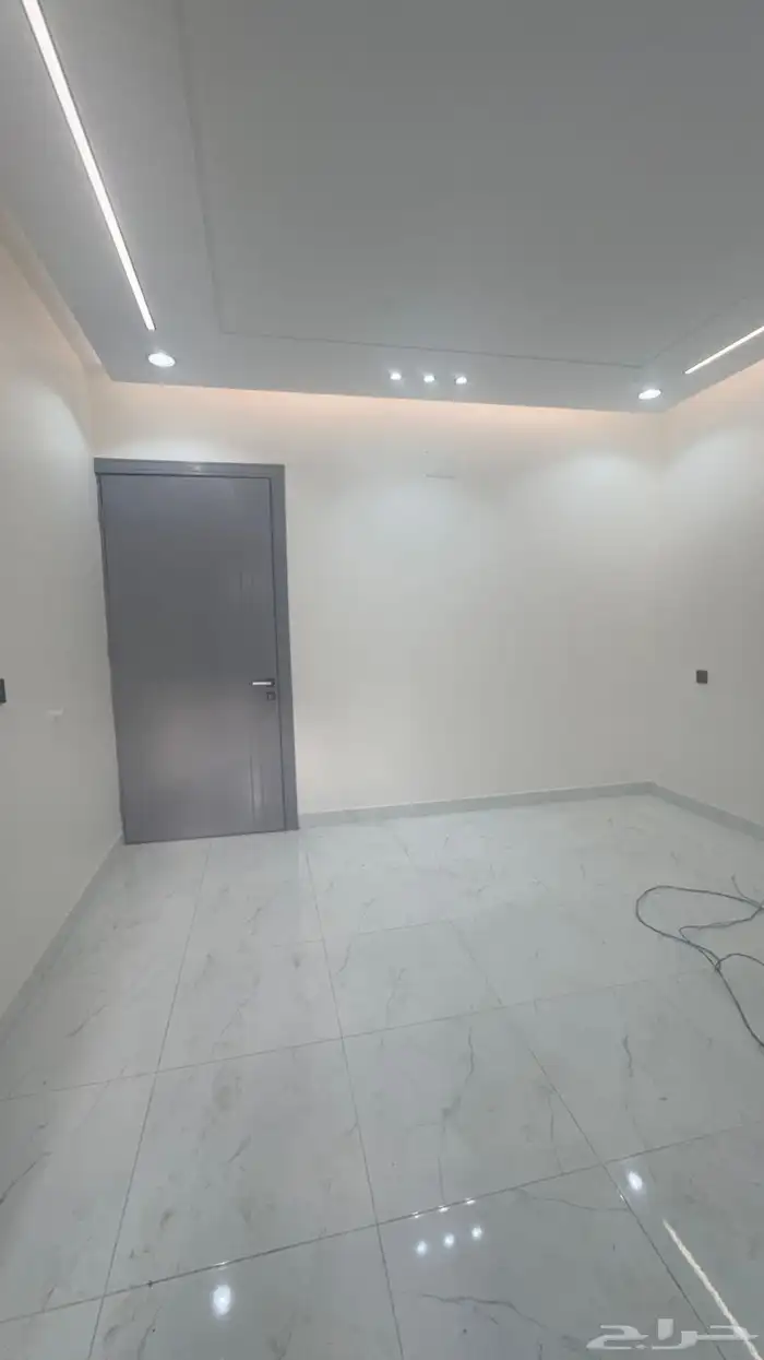 للبيع دور مستقل مع شقه علويه من 830 الف بالخميس 7