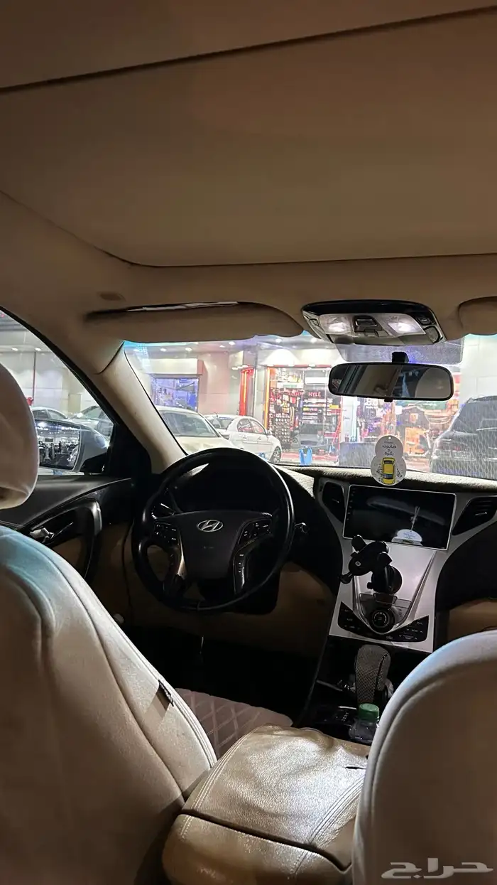 سيارة أزيرا 12