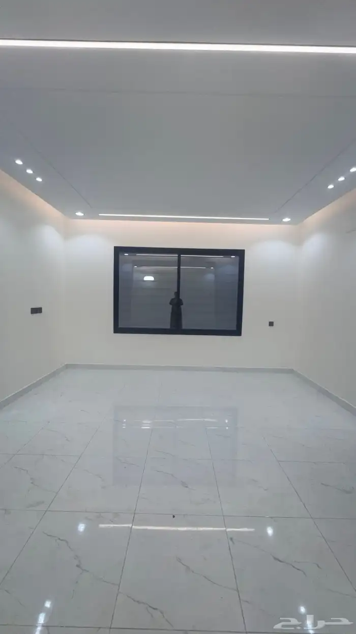 للبيع دور مستقل مع شقه علويه من 830 الف بالخميس 8