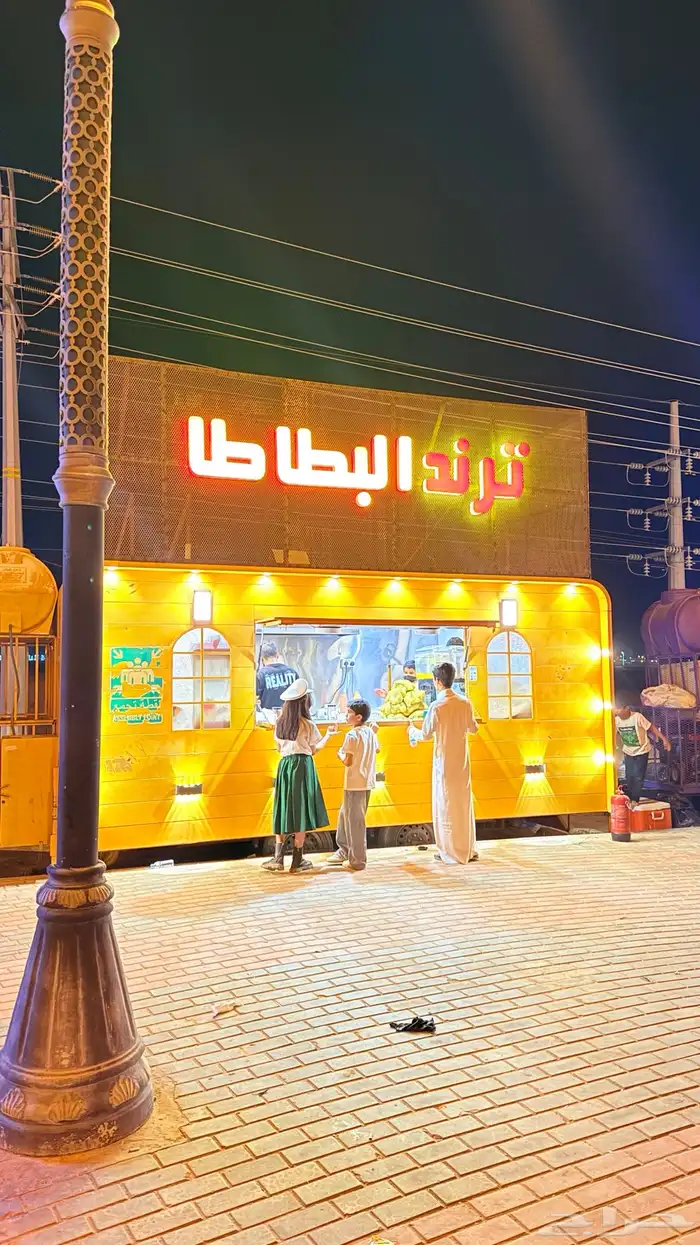 فود ترك طول 5 وعرض ثنين معه معدات مدخن حقت به مكيف ماطور 1
