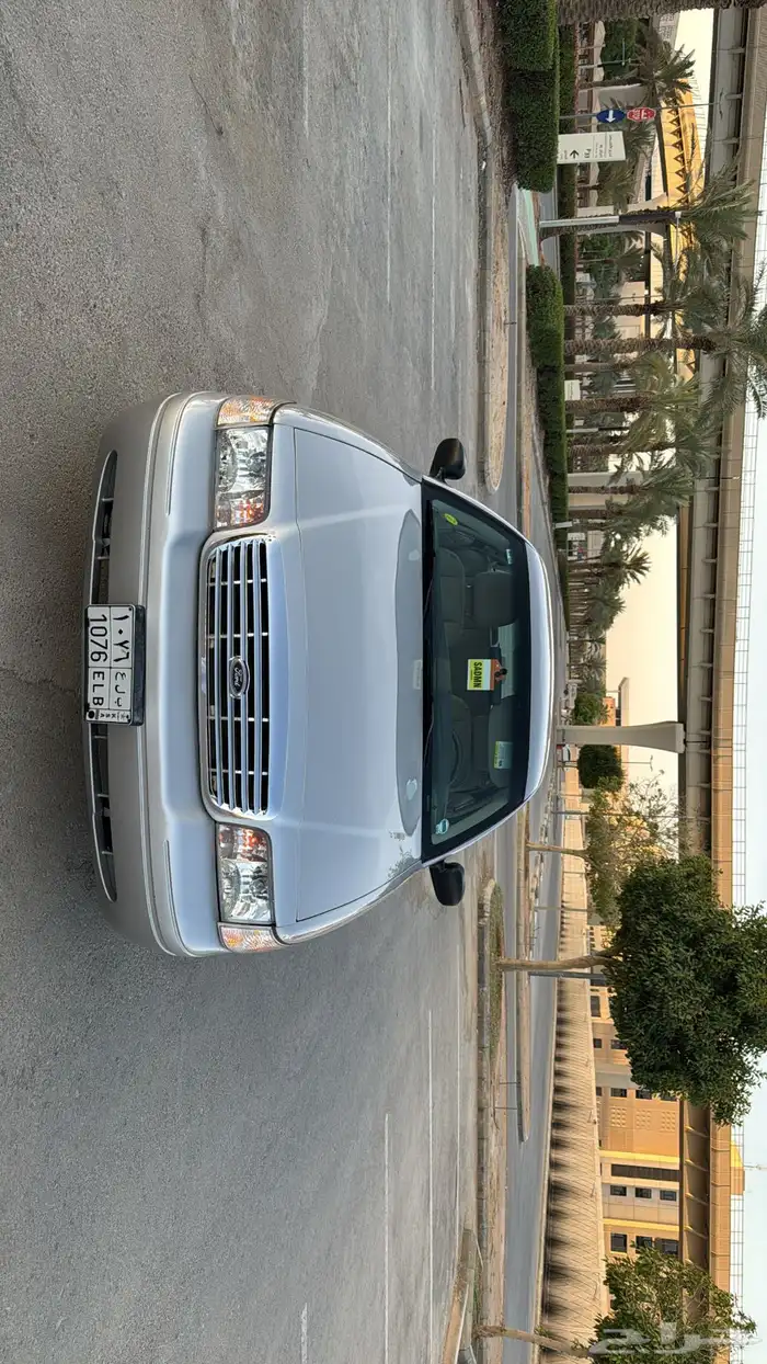 فورد كراون فكتوريا 2012 10