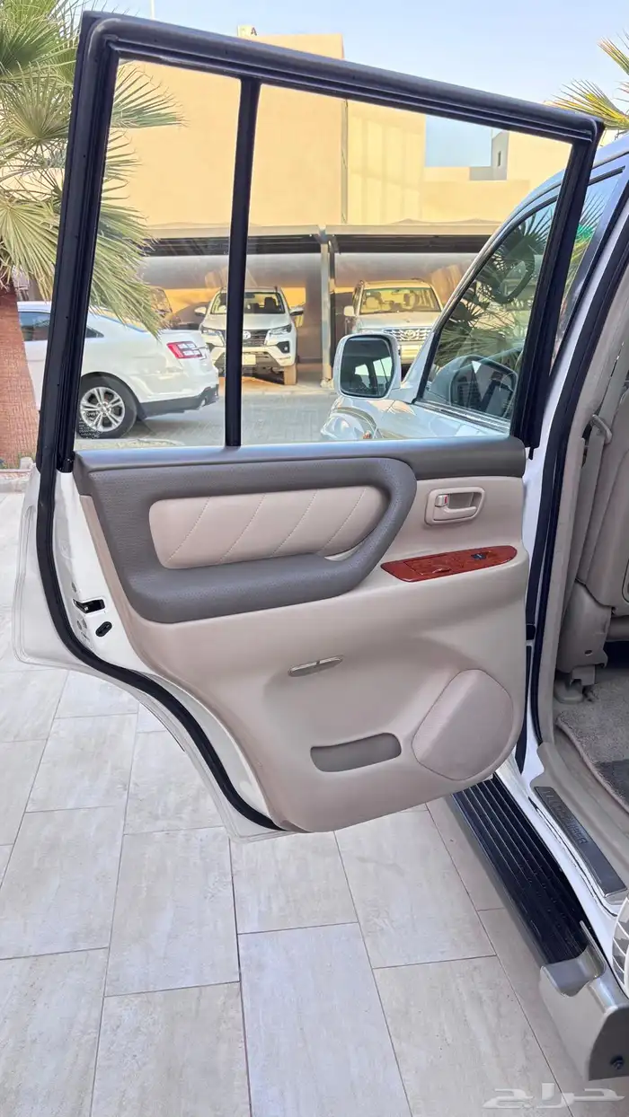 وارد البازعي 2005 من النوادر VXR-4 لاندكروزر 39