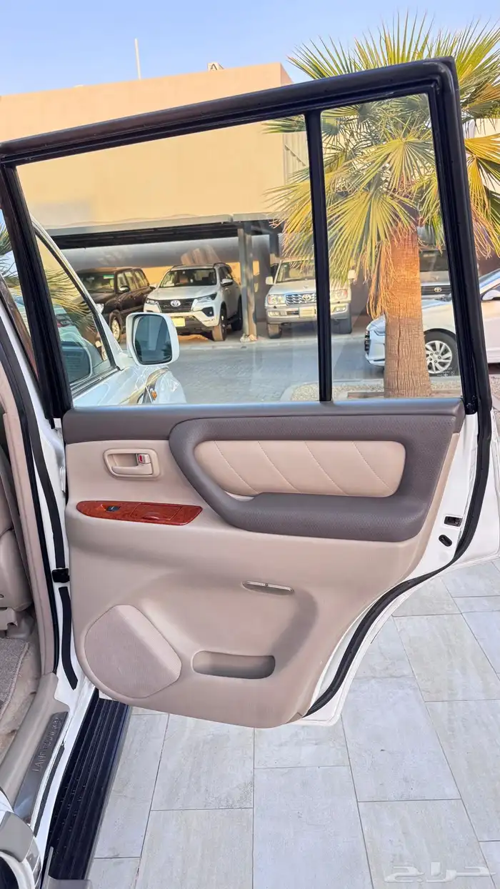 وارد البازعي 2005 من النوادر VXR-4 لاندكروزر 40