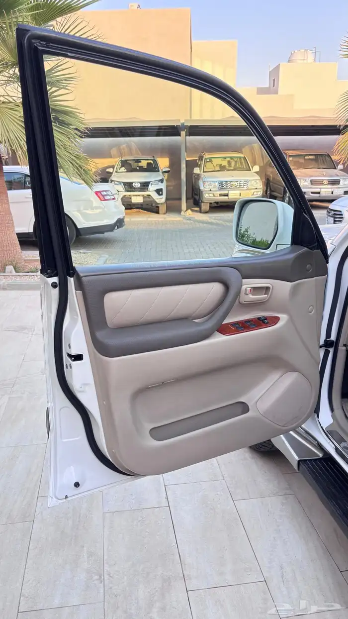 وارد البازعي 2005 من النوادر VXR-4 لاندكروزر 26