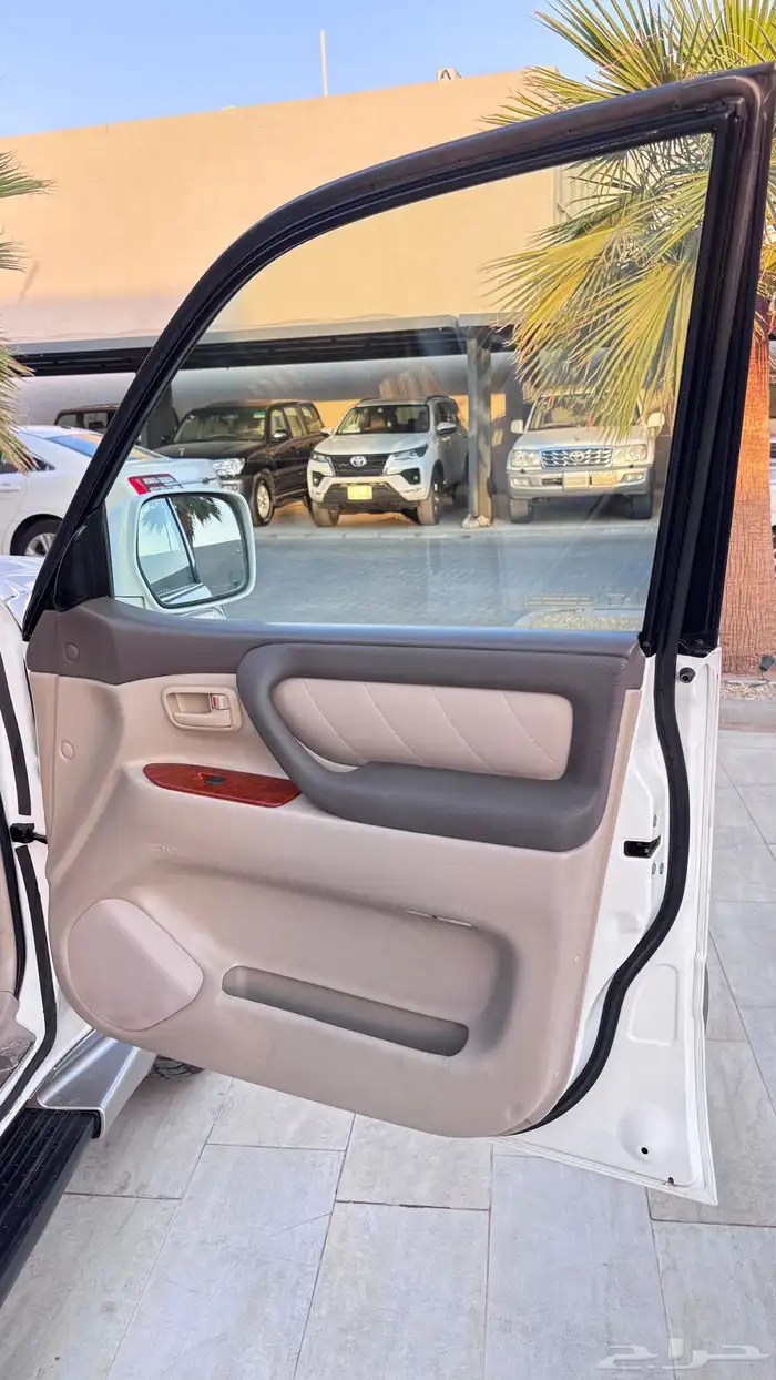 وارد البازعي 2005 من النوادر VXR-4 لاندكروزر 38